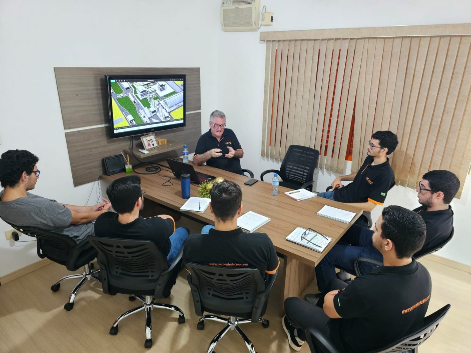 WhatsApp Image 2024-11-12 at 14.12.03 (2)